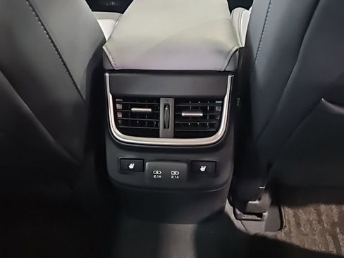 Used 2022 Subaru Outback Limited image 18