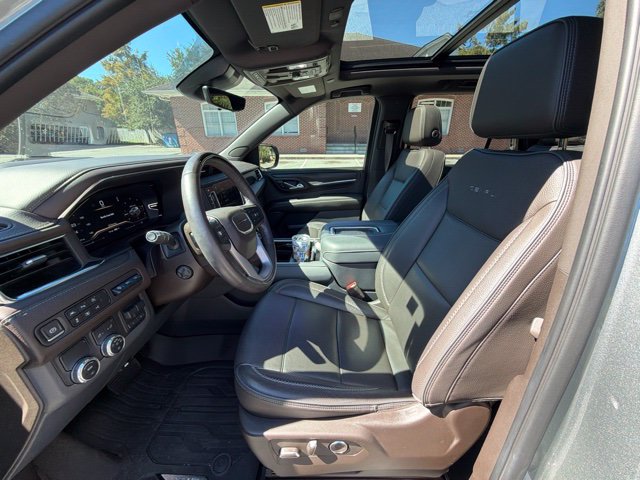 Used 2023 GMC Yukon Denali w/ Advanced Technology Package RWD image 9