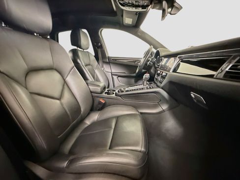 Used 2022 Porsche Macan w/ Premium Package Plus AWD/4WD image 28