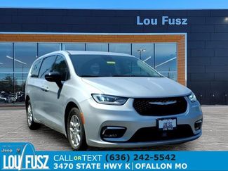 Used 2024 Chrysler Pacifica Touring-L FWD video 1