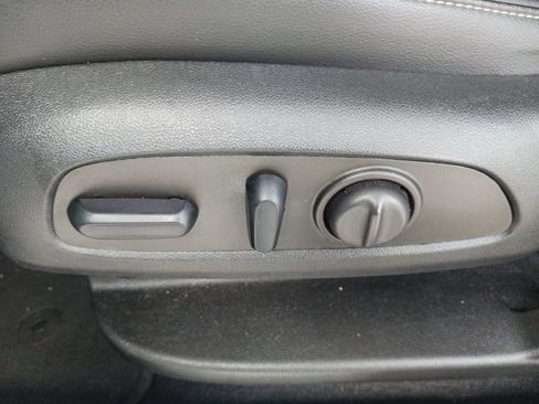 Used 2023 GMC Acadia SLT image 12