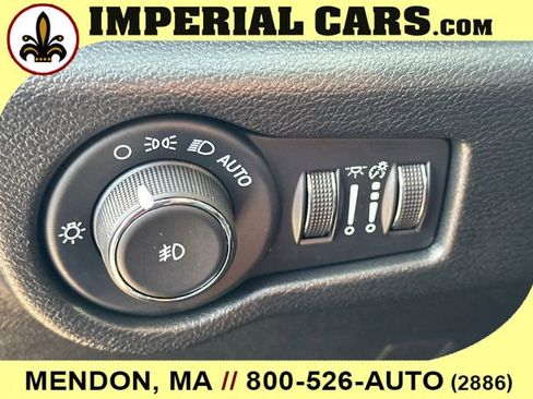 New 2026 Chrysler Pacifica Select FWD image 20