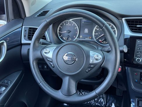 Used 2019 Nissan Sentra SR w/ Exterior Package image 18