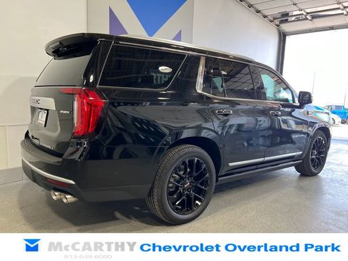 Used 2023 GMC Yukon Denali w/ Denali Reserve Package image 5