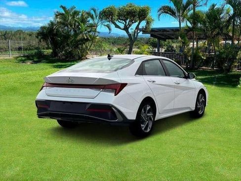 New 2025 Hyundai Elantra SEL image 25