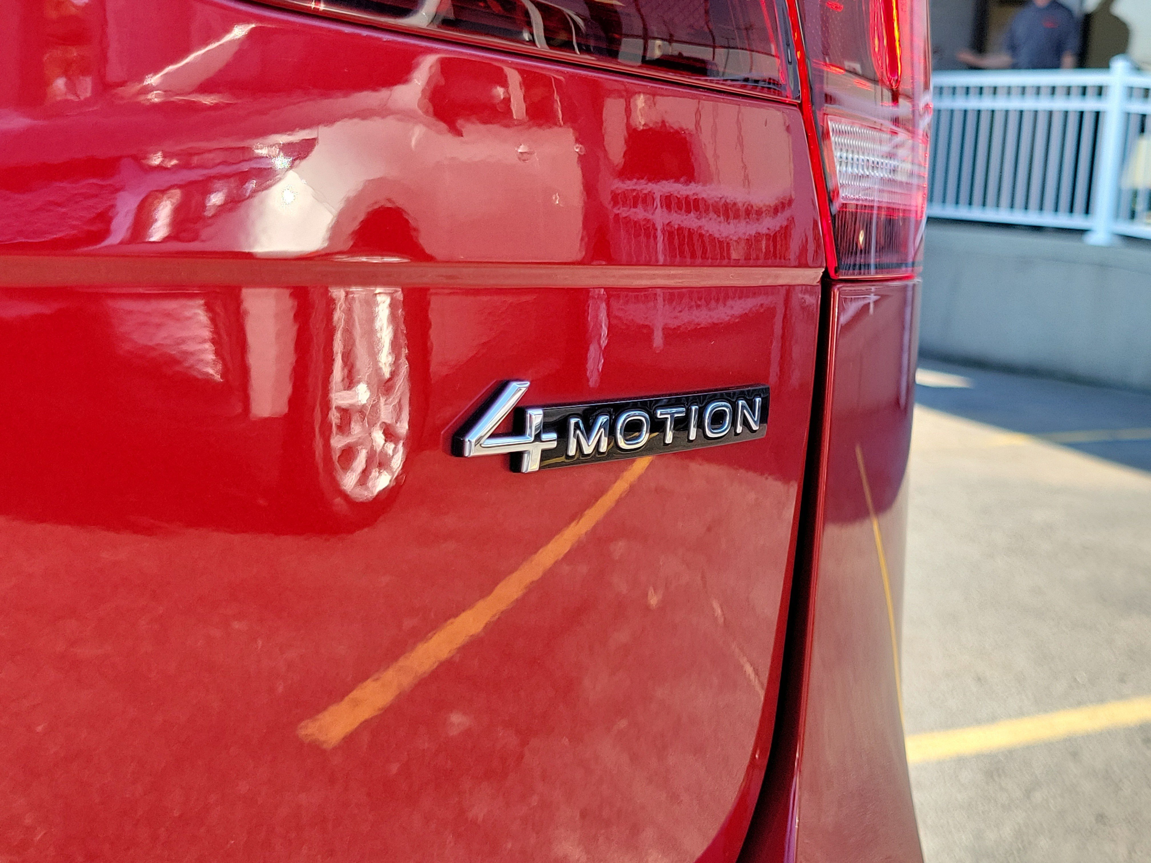 Used 2024 Volkswagen Tiguan SE R-Line AWD/4WD image 7