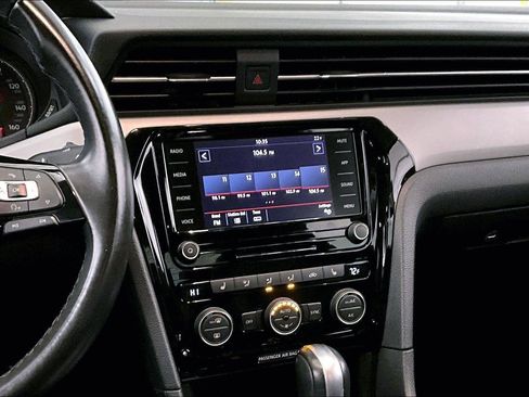 Used 2020 Volkswagen Passat 2.0T SE image 6