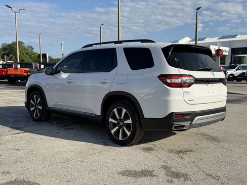 Used 2024 Honda Pilot Touring image 7