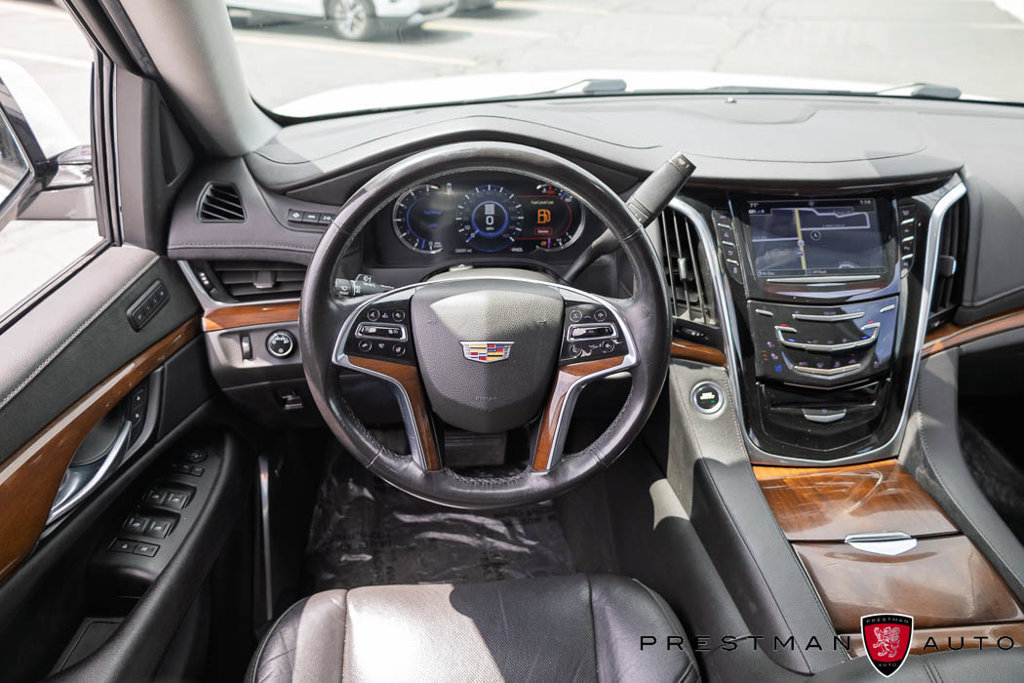 Used 2020 Cadillac Escalade Premium Luxury AWD/4WD image 2