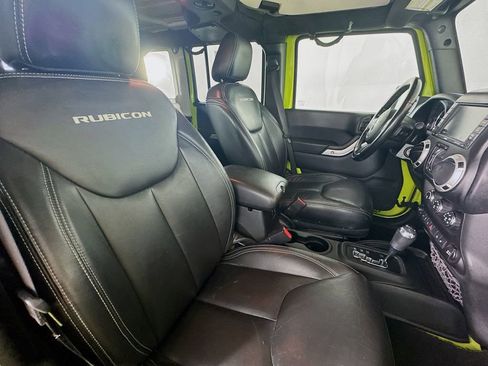 Used 2017 Jeep Wrangler Unlimited Rubicon w/ Connectivity Group AWD/4WD image 26