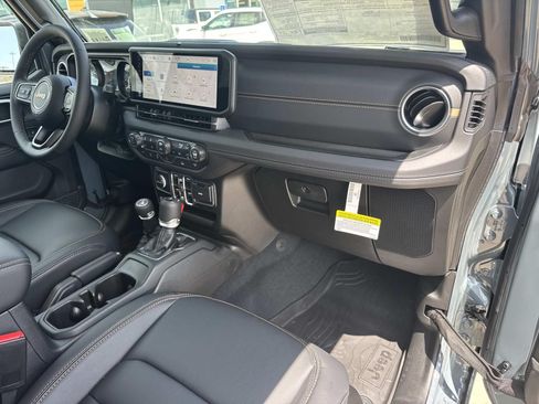 New 2026 Jeep Gladiator Sport AWD/4WD image 10