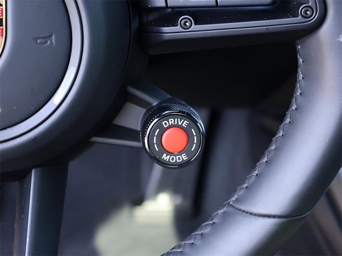 Certified 2025 Porsche 911 Carrera image 31