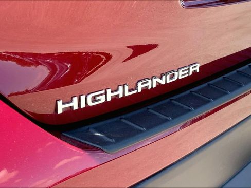 Used 2023 Toyota Highlander XLE AWD/4WD image 24
