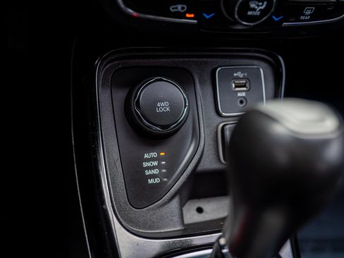 Used 2019 Jeep Compass Limited AWD/4WD image 35