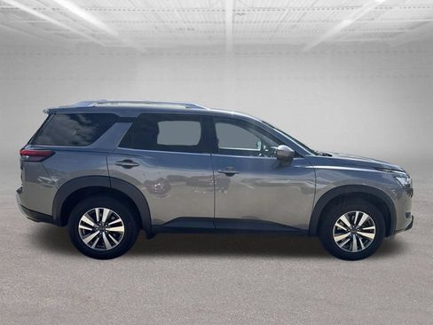 Used 2023 Nissan Pathfinder SL AWD/4WD image 7