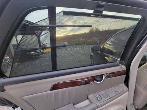 Used 2004 Cadillac De Ville DHS w/ Equipment Group image 35