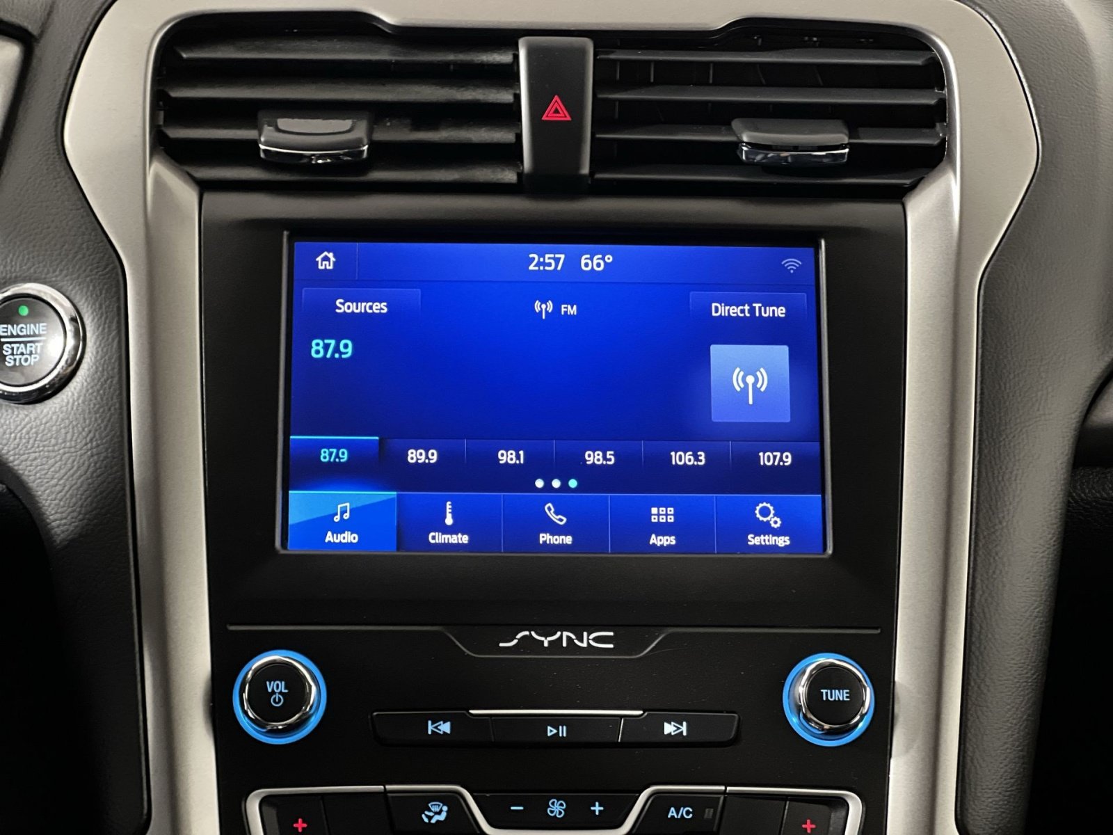 Used 2019 Ford Fusion SE FWD image 16