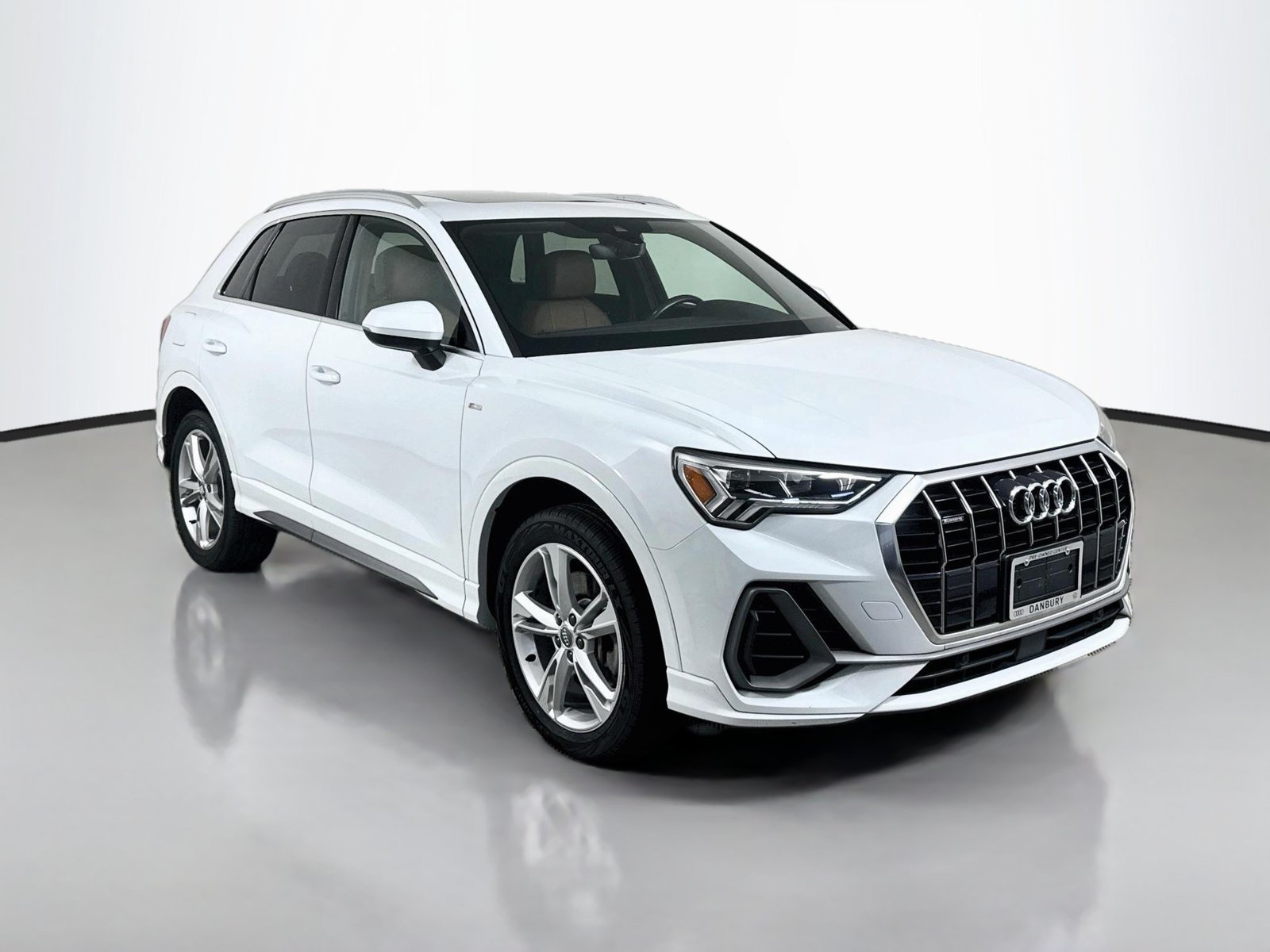 Used 2019 Audi Q3 2.0T Premium Plus w/ Premium Plus Package AWD/4WD image 7