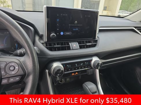 Used 2025 Toyota RAV4 XLE image 26