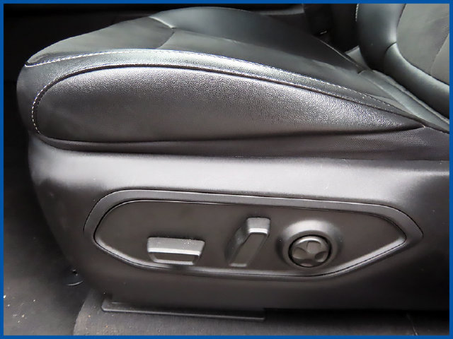Used 2023 Jeep Grand Cherokee Altitude AWD/4WD image 13
