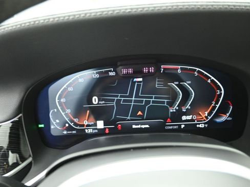 Used 2022 BMW 750i xDrive w/ M Sport Package image 16