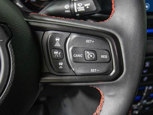 Used 2024 Jeep Gladiator Rubicon w/ Technology Group AWD/4WD image 23