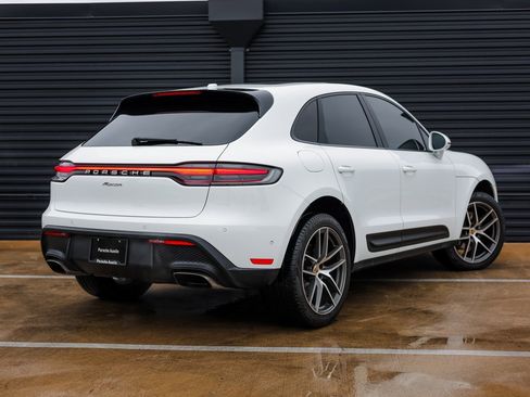 Certified 2023 Porsche Macan image 7