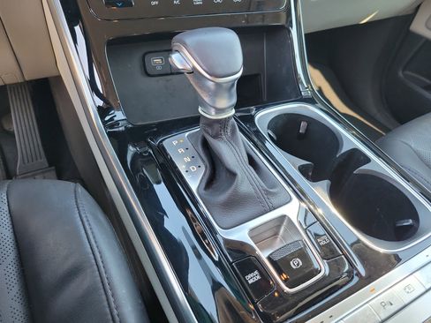 Used 2024 Kia Carnival EX image 14