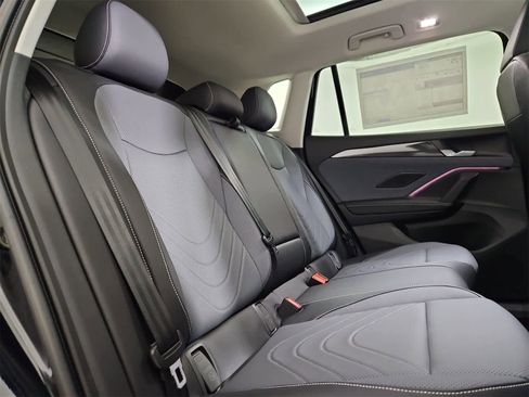 New 2025 Volkswagen Tiguan SE image 21