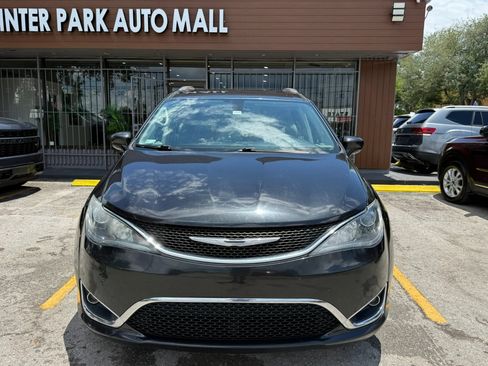 Used 2017 Chrysler Pacifica Touring-L Plus FWD image 2
