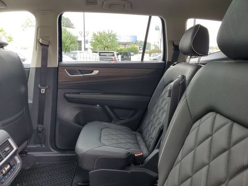 Used 2025 Volkswagen Atlas SEL Premium R-Line AWD/4WD image 16
