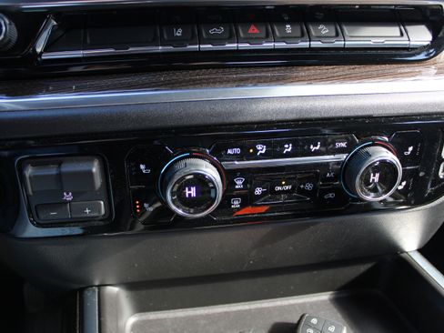 Used 2024 Chevrolet Silverado 2500 LT image 21