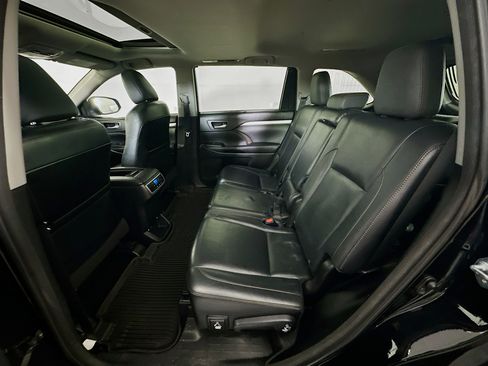 Used 2016 Toyota Highlander XLE image 29