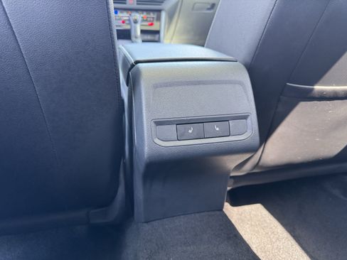 Used 2025 Volkswagen Jetta SEL FWD image 30