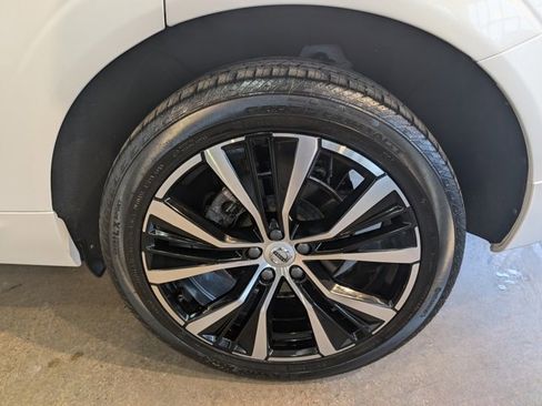 Used 2023 Volvo XC60 B5 Plus w/ Climate Package image 9