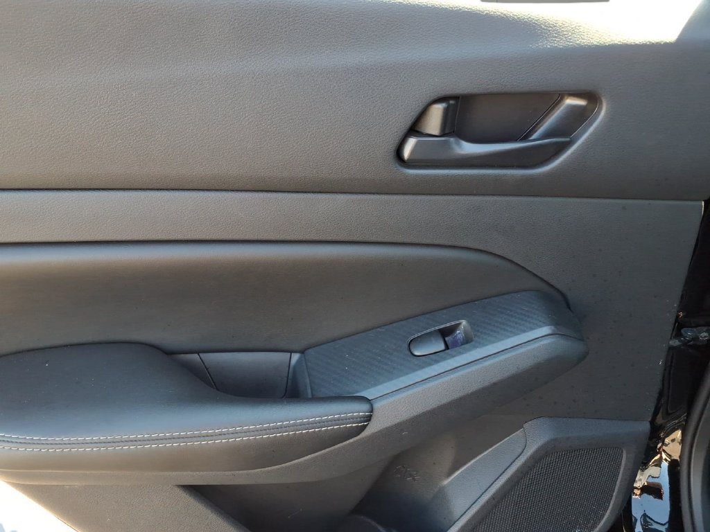 Used 2025 Nissan Altima 2.5 SV FWD image 10