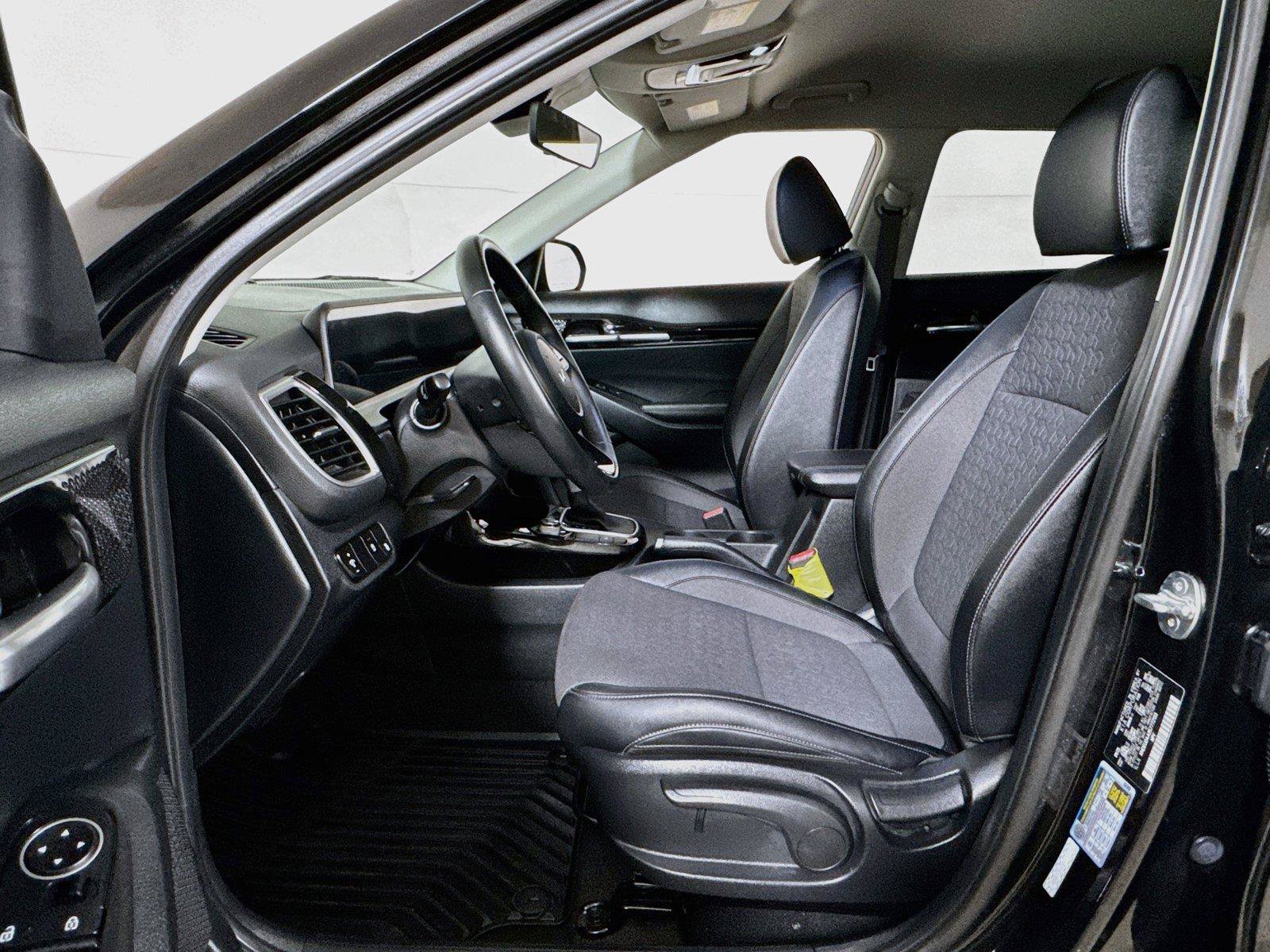 Used 2025 Kia Seltos S FWD image 18