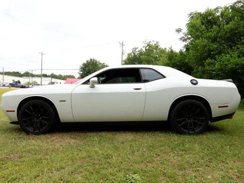 Used 2015 Dodge Challenger R/T w/ Quick Order Package 22B R/T image 2