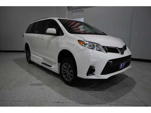Used 2019 Toyota Sienna LE FWD image 3