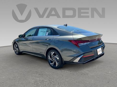 New 2025 Hyundai Elantra Limited image 3