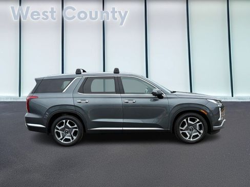 Used 2023 Hyundai Palisade Limited FWD image 2
