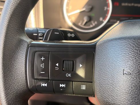 Used 2025 Nissan Rogue S FWD image 29