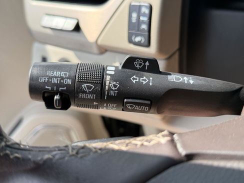 Used 2017 GMC Yukon XL Denali w/ Open Road Package image 30