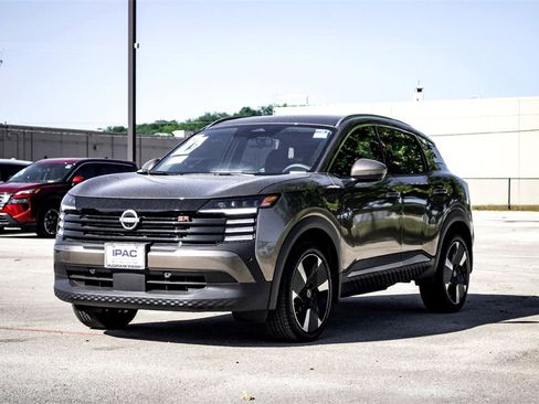 New 2025 Nissan Kicks SR image 6