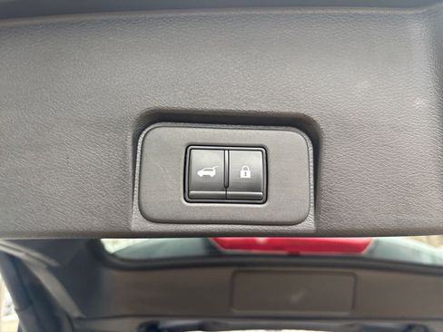 Used 2025 Nissan Rogue SV image 23