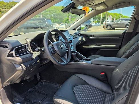 Used 2024 Toyota Camry SE w/ Cold Weather Package FWD image 20