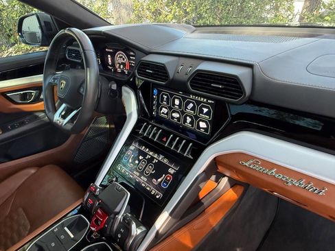 Used 2021 Lamborghini Urus Base AWD 4dr SUV image 19