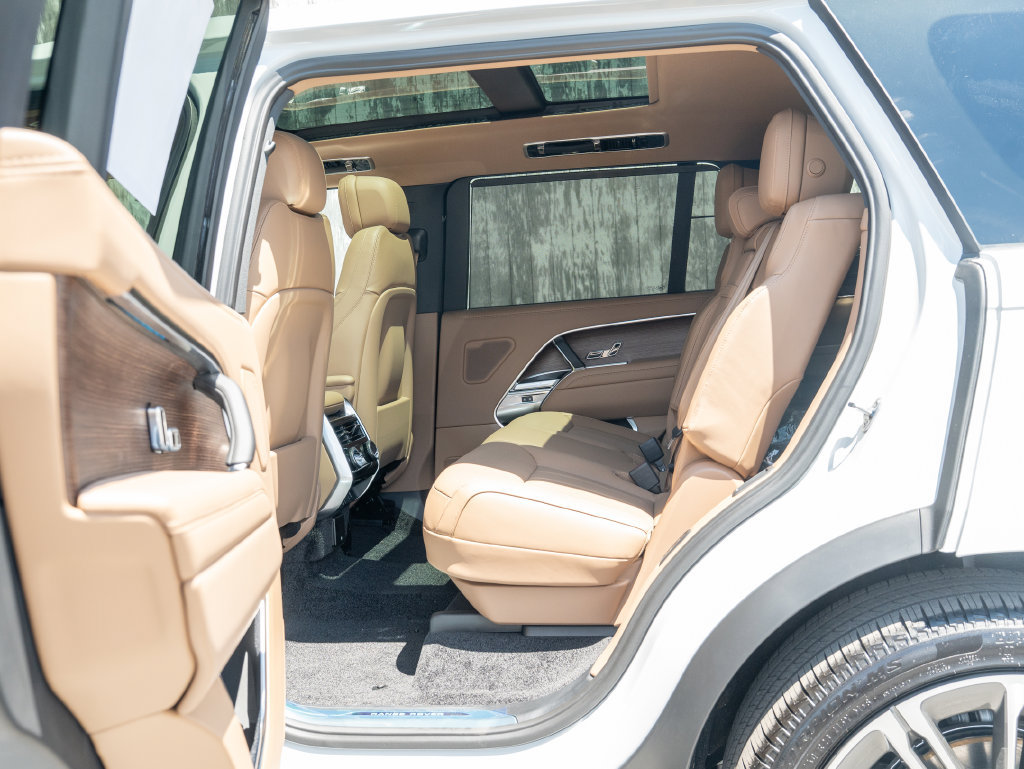 New 2026 Land Rover Range Rover Long Wheelbase SE AWD/4WD image 20