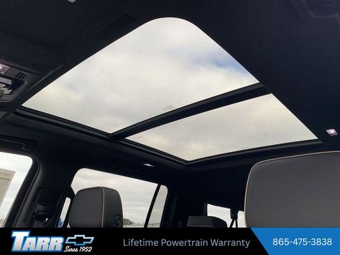New 2026 Chevrolet Suburban Premier w/ Sun And Tow Package AWD/4WD image 16