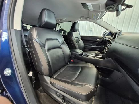 Used 2025 Nissan Pathfinder SL AWD/4WD image 25